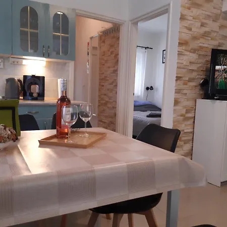 Semesterbostad Holiday Home Balatonszarszo *