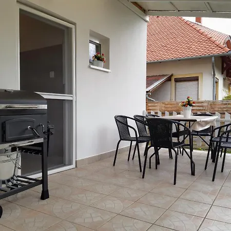 Holiday Home Balatonszarszo *