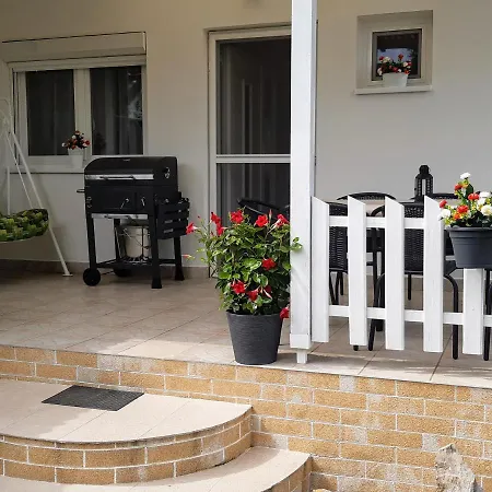 Holiday Home Balatonszárszó Casa vacanze *