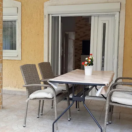 Semesterbostad Holiday Home Balatonszarszo *