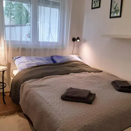Semesterbostad Holiday Home Balatonszarszo *