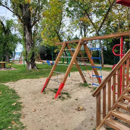 Holiday Home Balatonszárszó Casa vacanze *