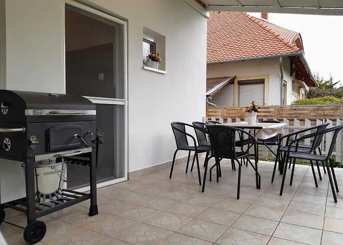 Holiday Home Balatonszarszo *